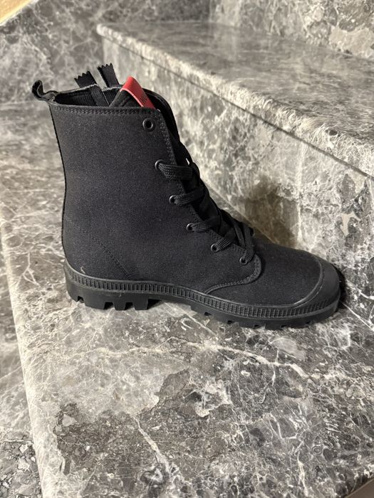 Чисто нови оригинални  боти HUGO