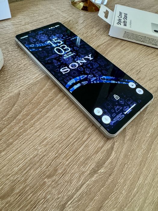 SONY Xperia 1 V, Зарядно, 2 калъфа и протектори