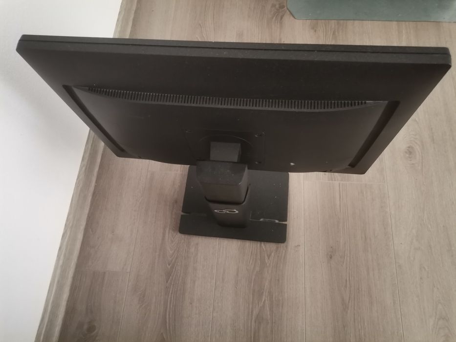 Monitor Fujitsu LCD   model b22w-6