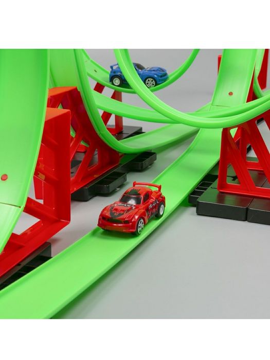 Гоночный трек с машинами