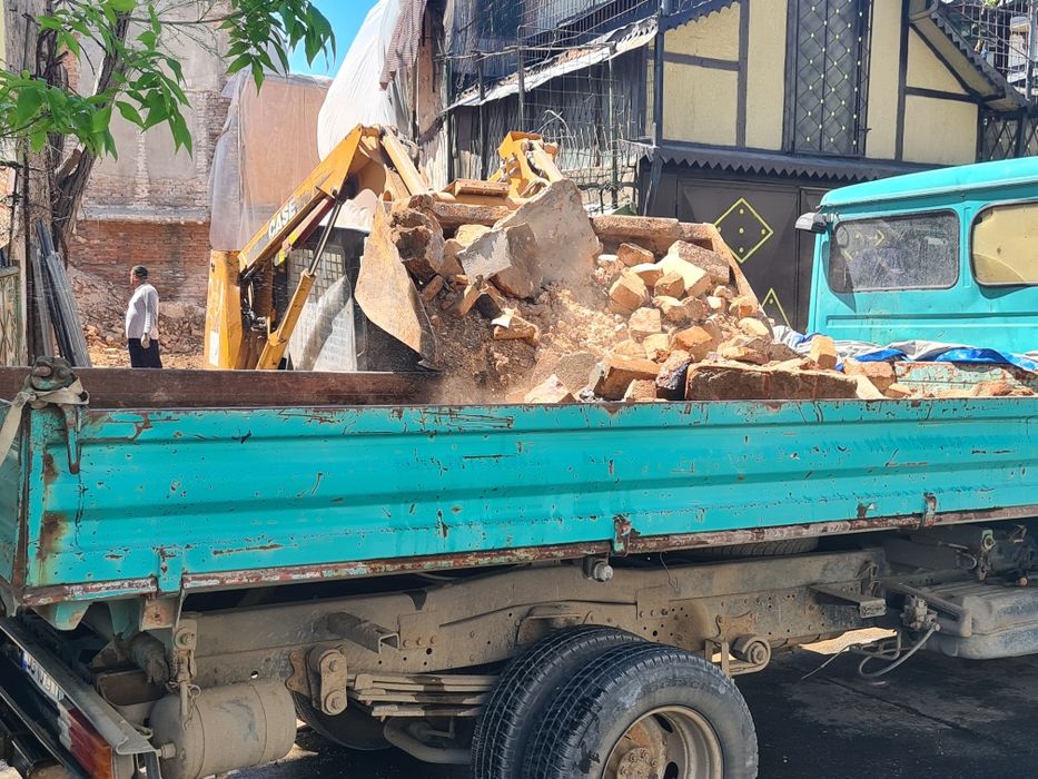 Inchiriez bobcat pentru diverse lucrări .Si autobasculante 7,5t