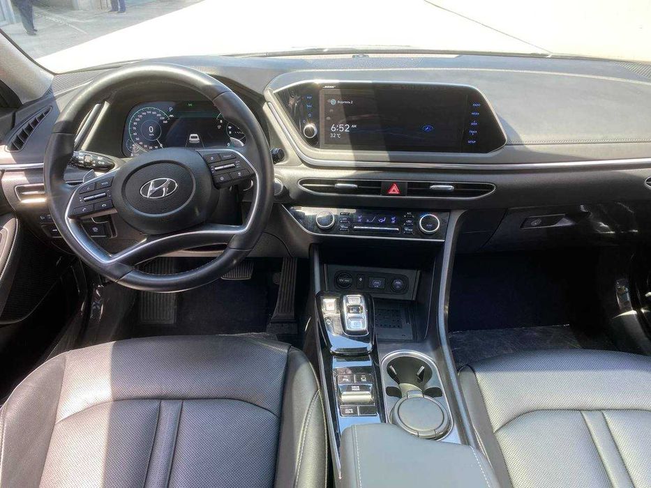 Hyundai Sonata Travel UZ