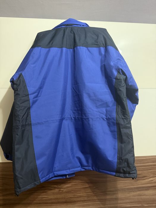 Vând Geaca Impermiabilă