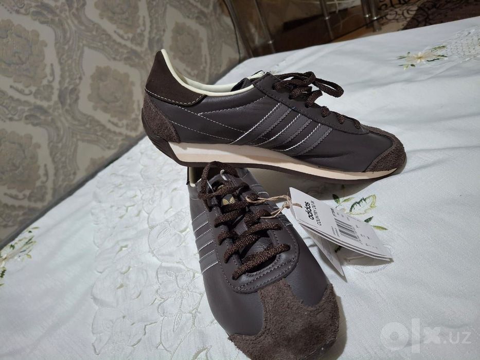 Yangi , original Adidas Country OG