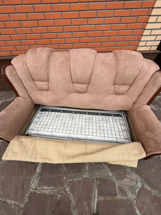 Продам диван два кресла