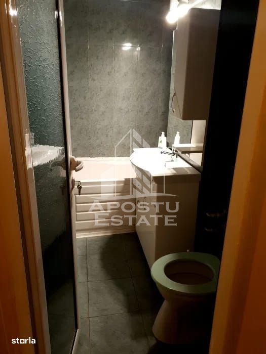 Apartament cu 2 camere,decomandat,in zona Intim.