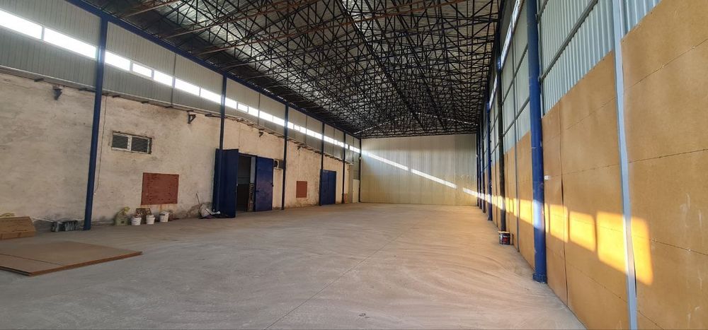 Склады. Офис 2-этажный сдаются в аренду в г. Чирчике. Цена отличная