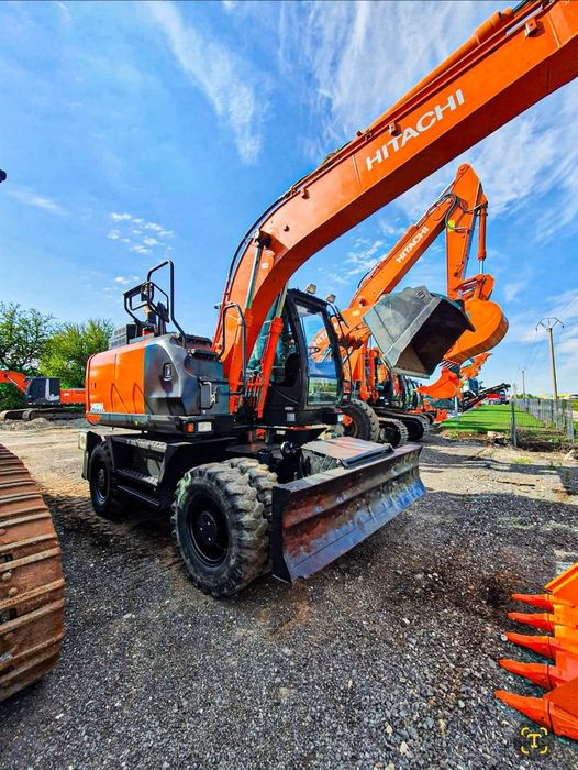 Inchiriez excavator pe roti hitachi 19 tone