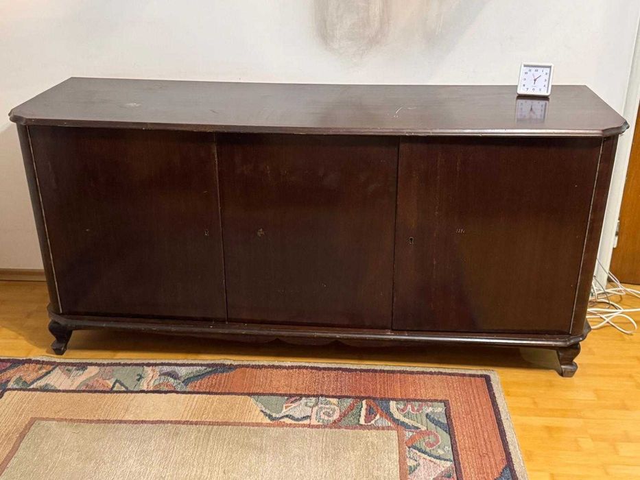 Comodă lungă din lemn masiv