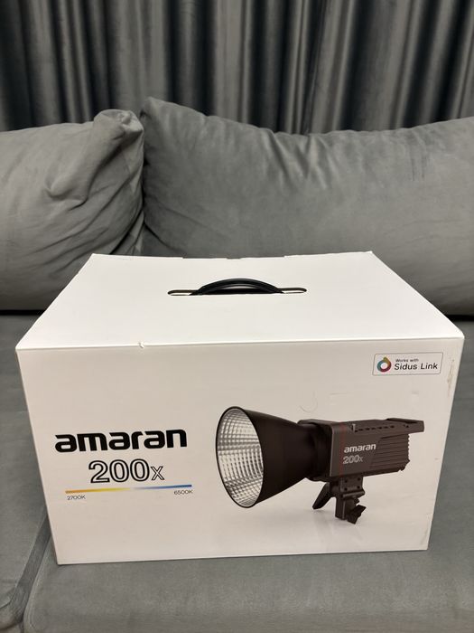 Aputure Amaran 200x cu softbox lightdome SE folosite o data. Impecabile.