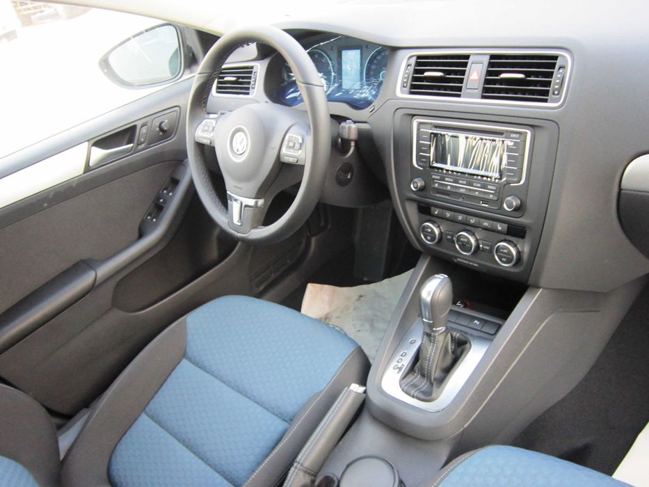 Volkswagen JETTA TSI Turbo SE (Silver)