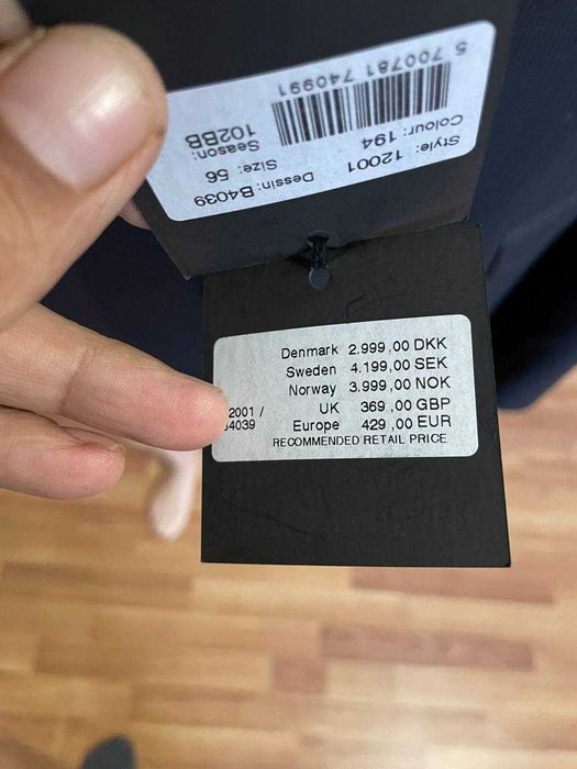 Пиджак с брюками от датского бренда Bruuns.