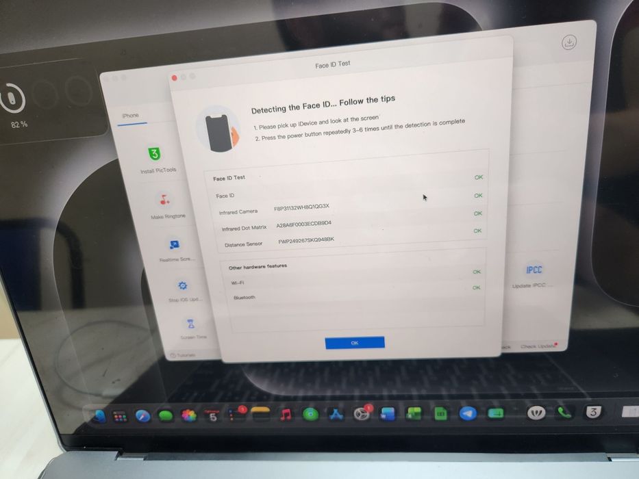 iPhone 13 qora korpusda bir nechta tirnalishlar bor