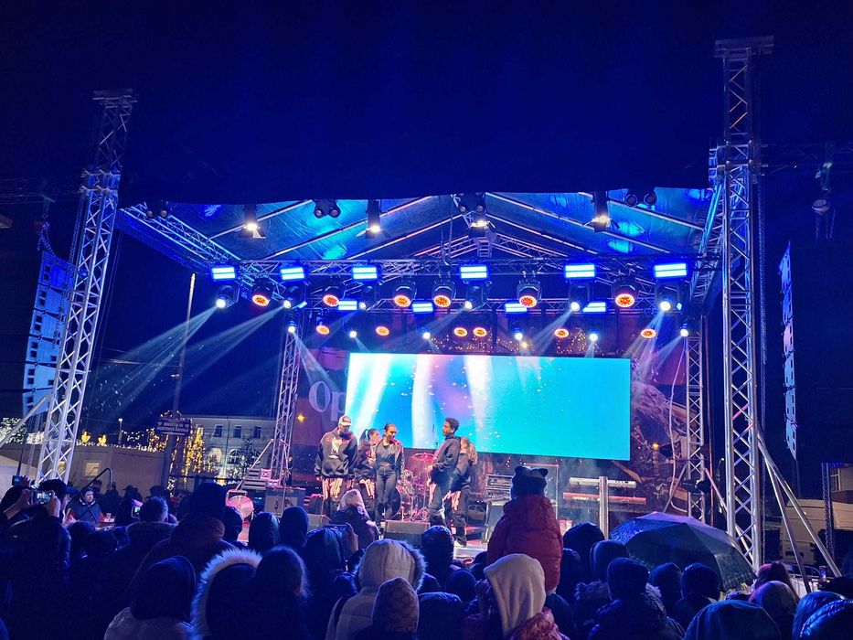 Scena.sonorizare si lumini pentru evenimente