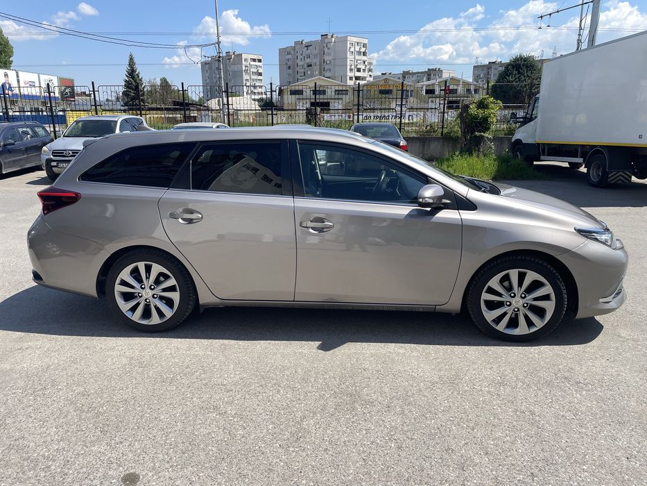 Toyota Auris 1.2T SOL