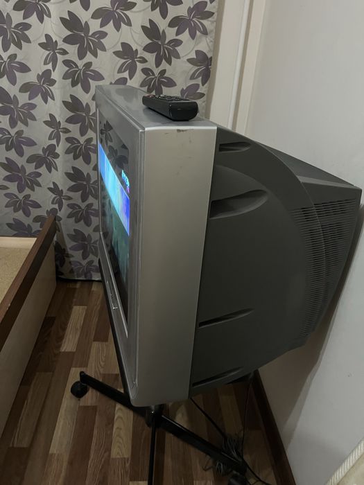 Отдам б/у телевизор Самсунг