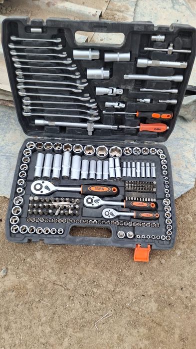 Продам набор ключей новый