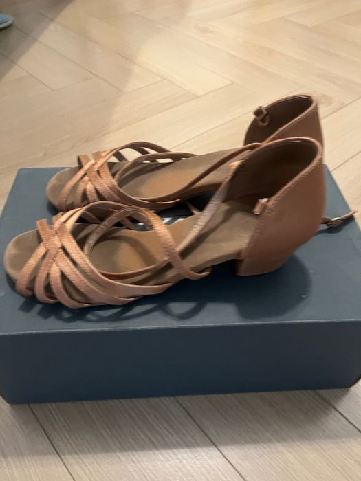 Продам туфли для спортивно-бальных танцев