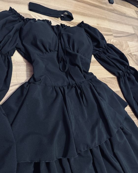 Наситено черана рокля