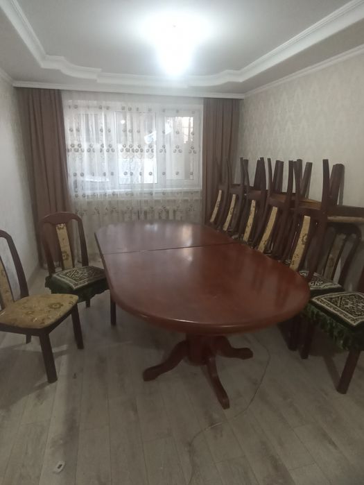 Стол со стульями