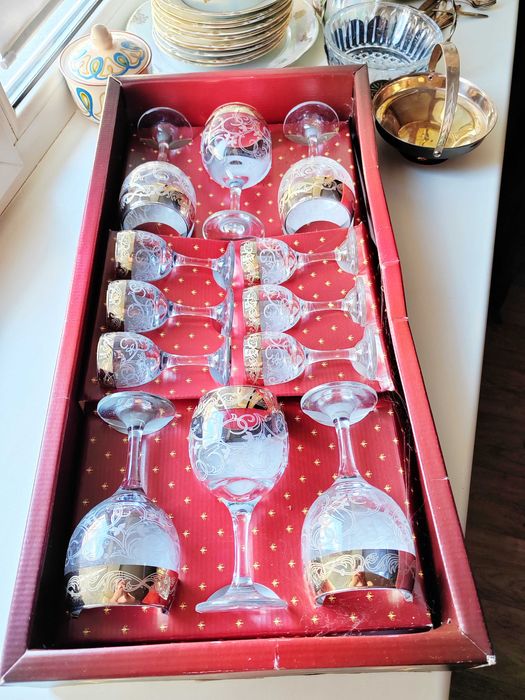 Бокалы рюмки фужеры