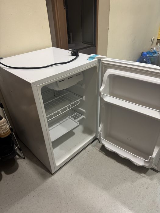 Холодильник с морозилкой