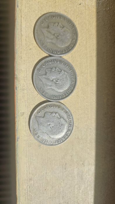 One Shilling x 3 buc