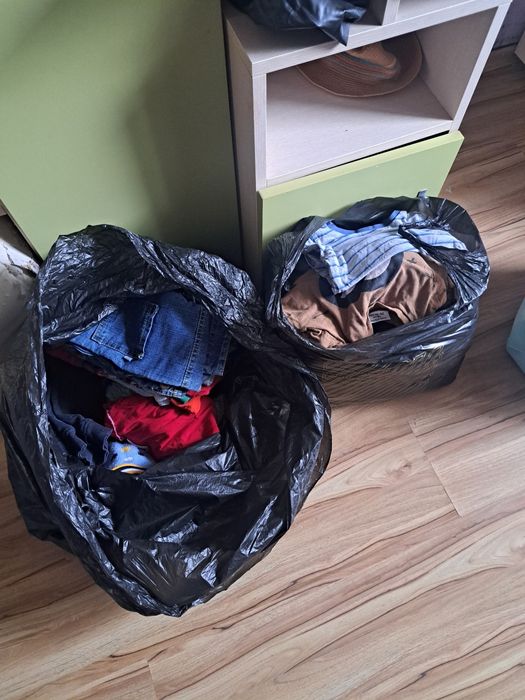 Подаеявам детски дрехи