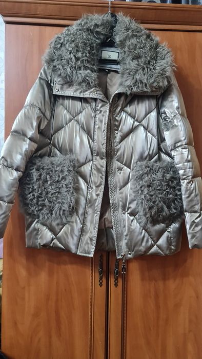 Продам женскую куртку