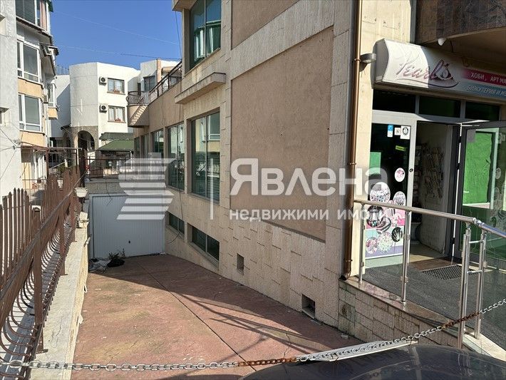 Търговска сграда