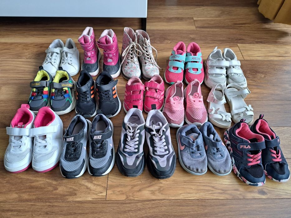 Запазени детски обувки.