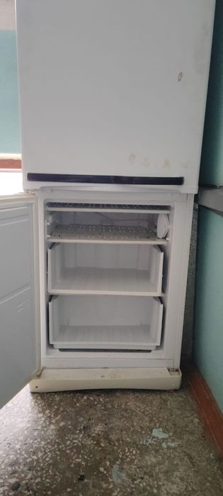 Холодильник Indesit
