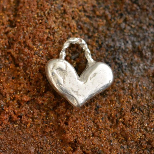 Сребърна висулка 925 „Малко Сърце“ – талисман за любов и свързаност