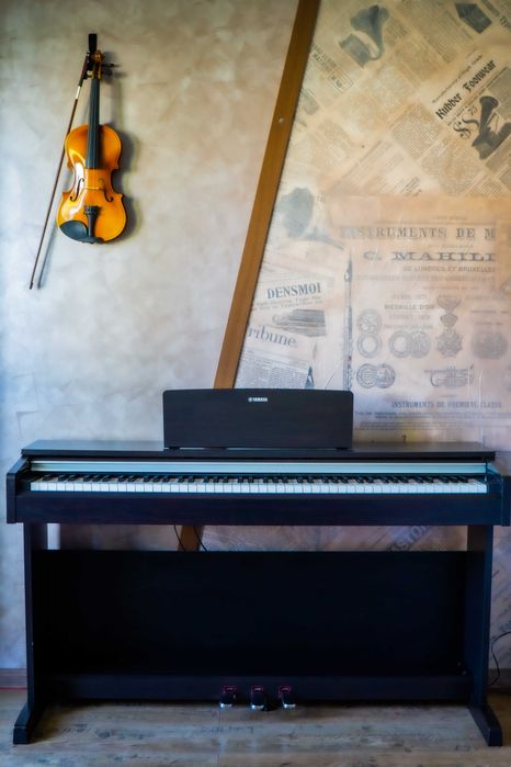 Pian digital YAMAHA Arius YDP 142-Rosewood 88 clape grele, 3 pedale