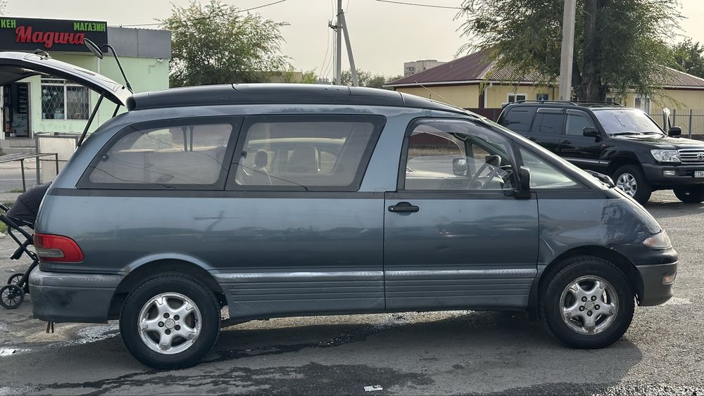 Toyota Estima Lucida 1994 год