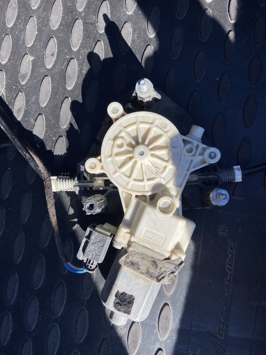 Моторчик стиклоподемника  приора 2 люкс