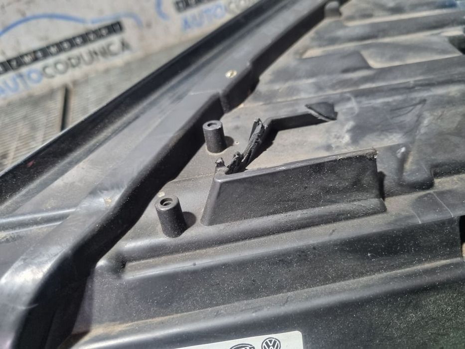 Far Dreapta Volkswagen Tiguan 5N Facelift 2011 - 2015 SUV 4 Usi (1071) Fara xenon Cleme ...