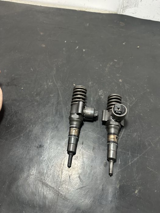 Injector Vw Golf 5 2.0 BKD AZV injectoare Golf 5 2.0 BKD 03G130073G