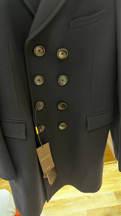 Продается пальто от бренда Gucci.