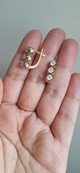 Tilla zirak 5.38gr srochna sotiladi, 585 proba