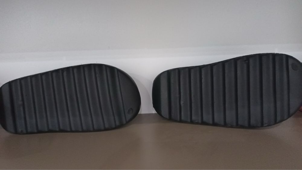 Yeezy slide onix black