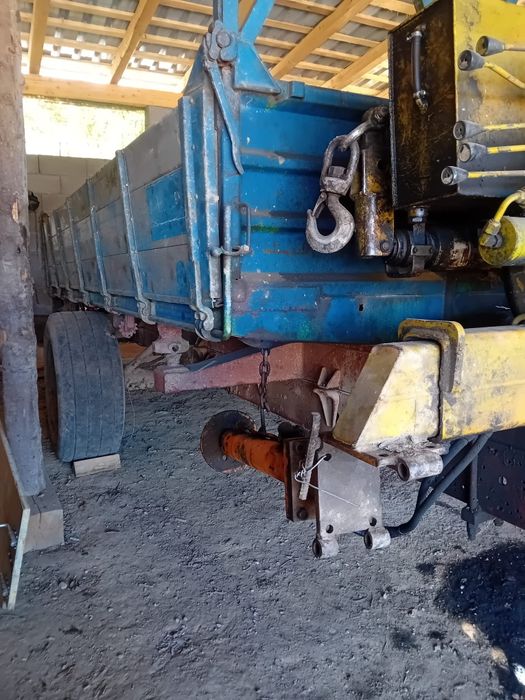 Vand remorca basculabila cu macara