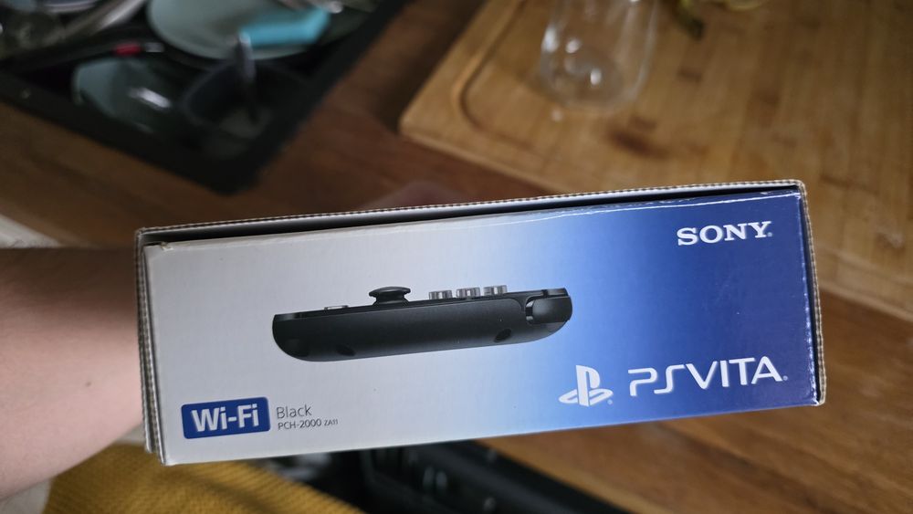Playstation Vita 2000, Modat, 1500 jocuri, 10 in 1 + Cutie