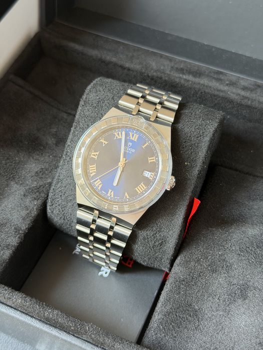 Унисекс автоматичен часовник Tudor Royal Date 28500 38mm