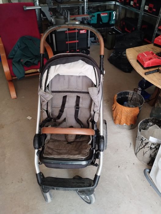 Продавам Детска количка с три аксесоара към нея