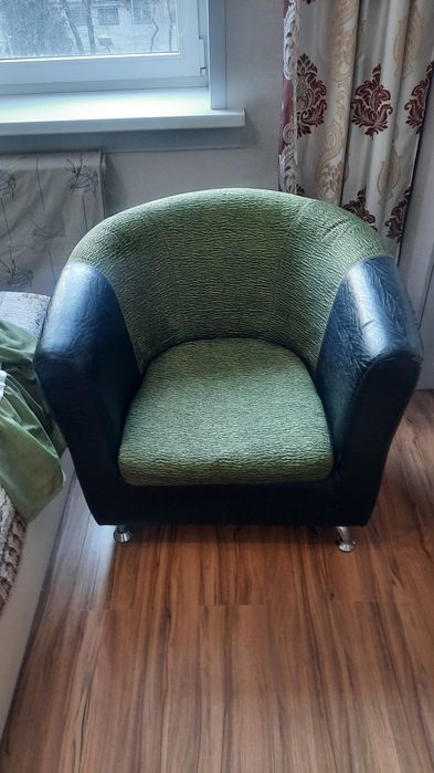 Кресло аташе зелёного цвета