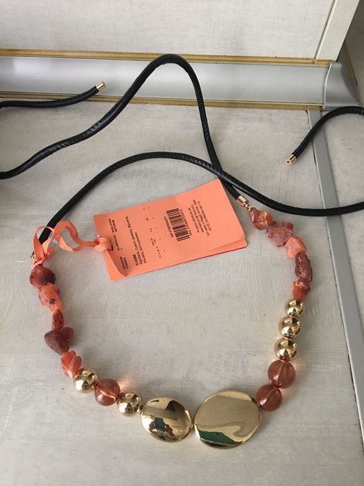 Колие с камъни, елегантно