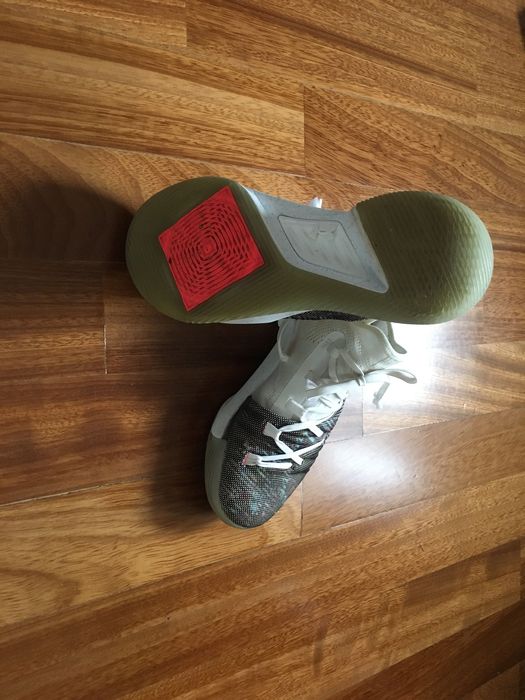 Adidasi Baschet, Curry 5, ca noi