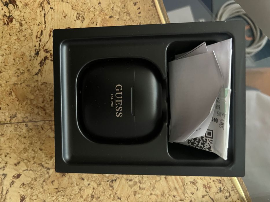 Слушалки Guess малко използвани