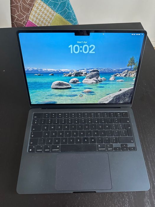 MacBook Air M2 (2022) 13" – 16GB RAM / 512GB SSD / Midnight – Performanță Apple fără ventilator